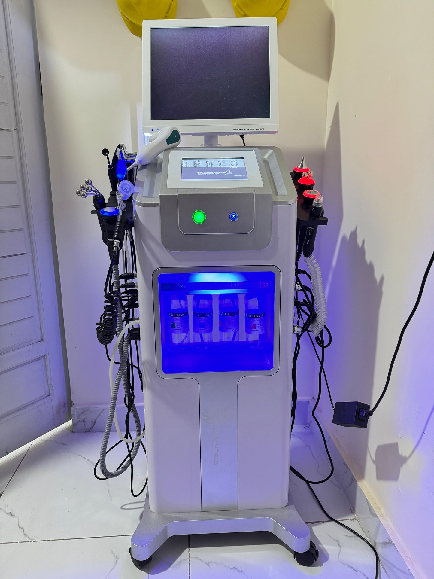 HYDRA FACIAL 12 IN 1