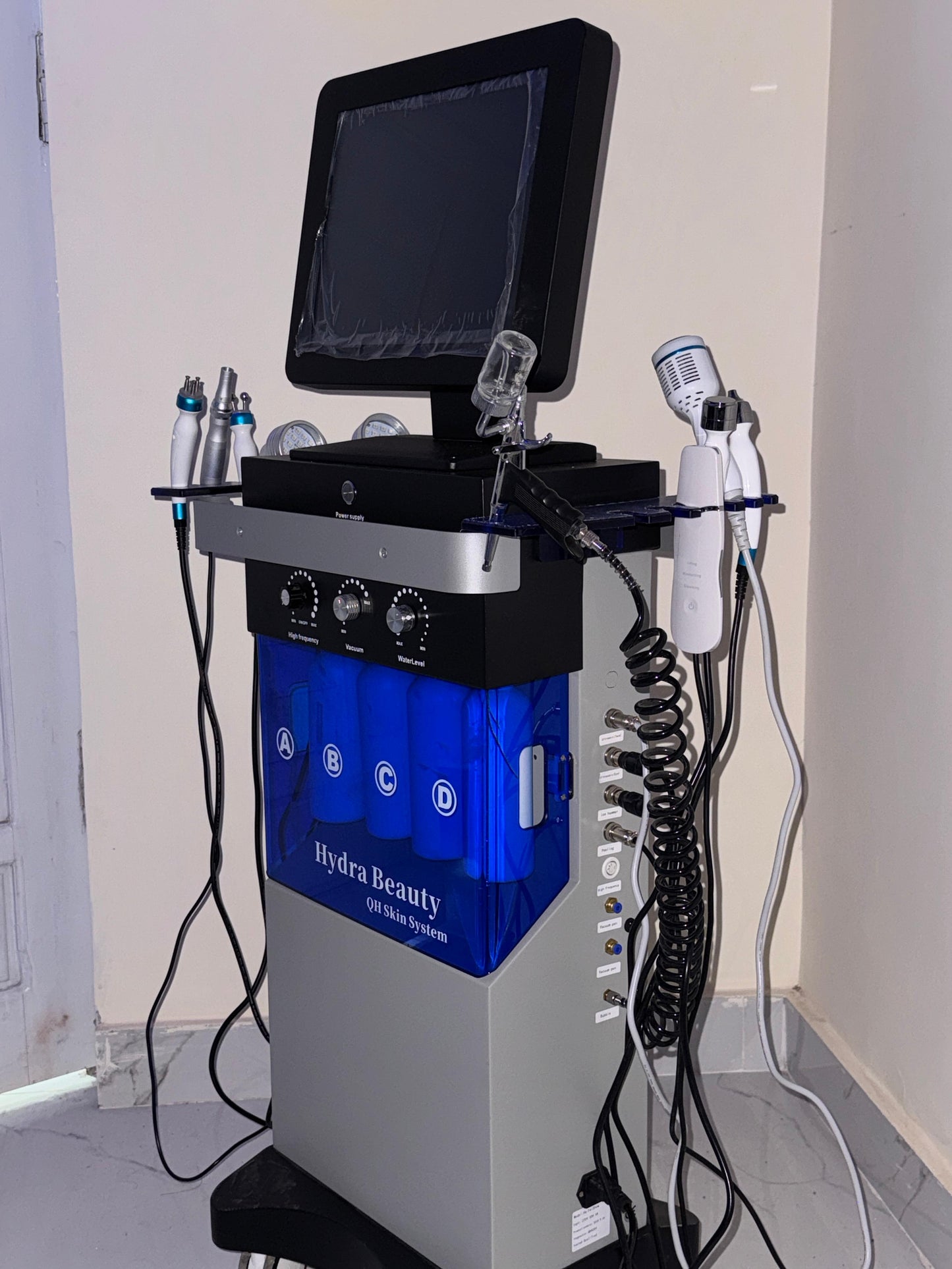 HYDRA FACIAL 14 IN 1